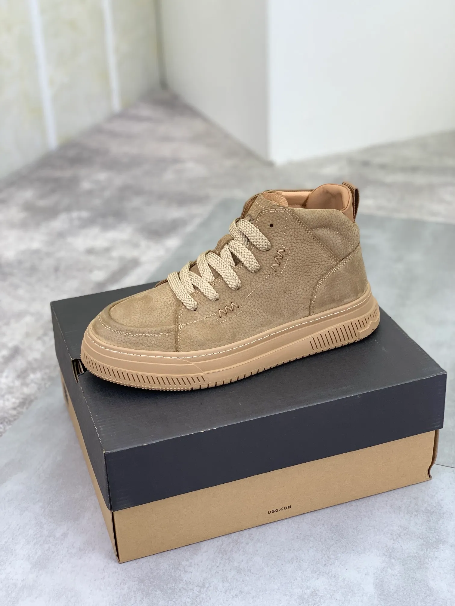 Men's Men's Shoes P620 [New Style] 💰 🆘 "Real Wool" [UGG] 👉 Popular men's shoes official website synchronization 🔰 Genuine quality [proud] is not comparable to the imitations in the general market 🌀 The upper is imported Italian frosted cowhide, and the lining: foot pad 🅰️ grade 🐑 real wool 👻 Only Grade A can show the effect The hand feels smooth and delicate 🔱The shoe shape is grand, only genuine factories can achieve it 🎄The perfect toughness of the original outsole 👻⬛️ allows customers to bid farewell to one-time consumption. Real wool lining, super warm. 4⃣️Color options available Size: 38-44